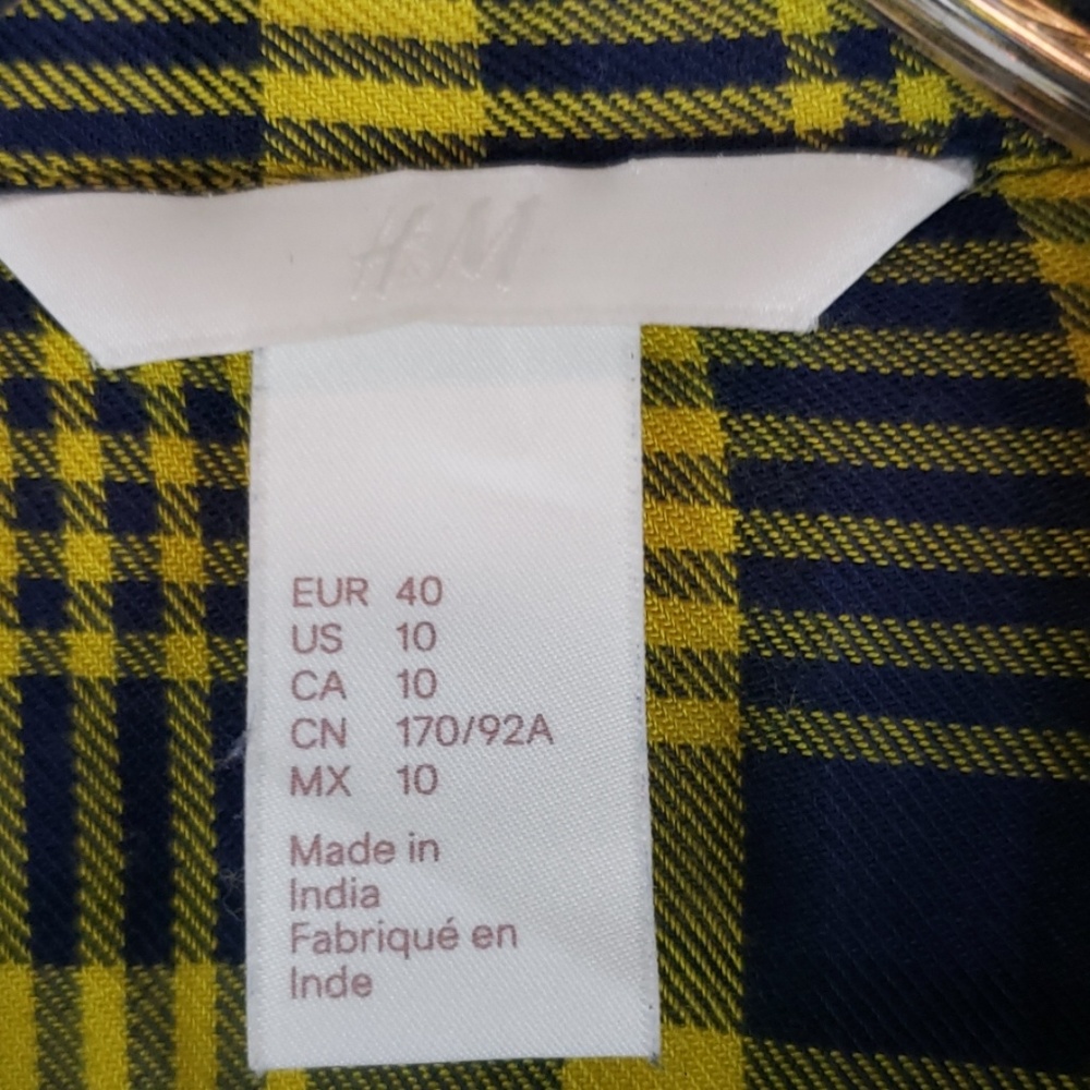 H&M Sequin Bird Plaid Button Down Shirt
🛍 - Picture 4 of 4